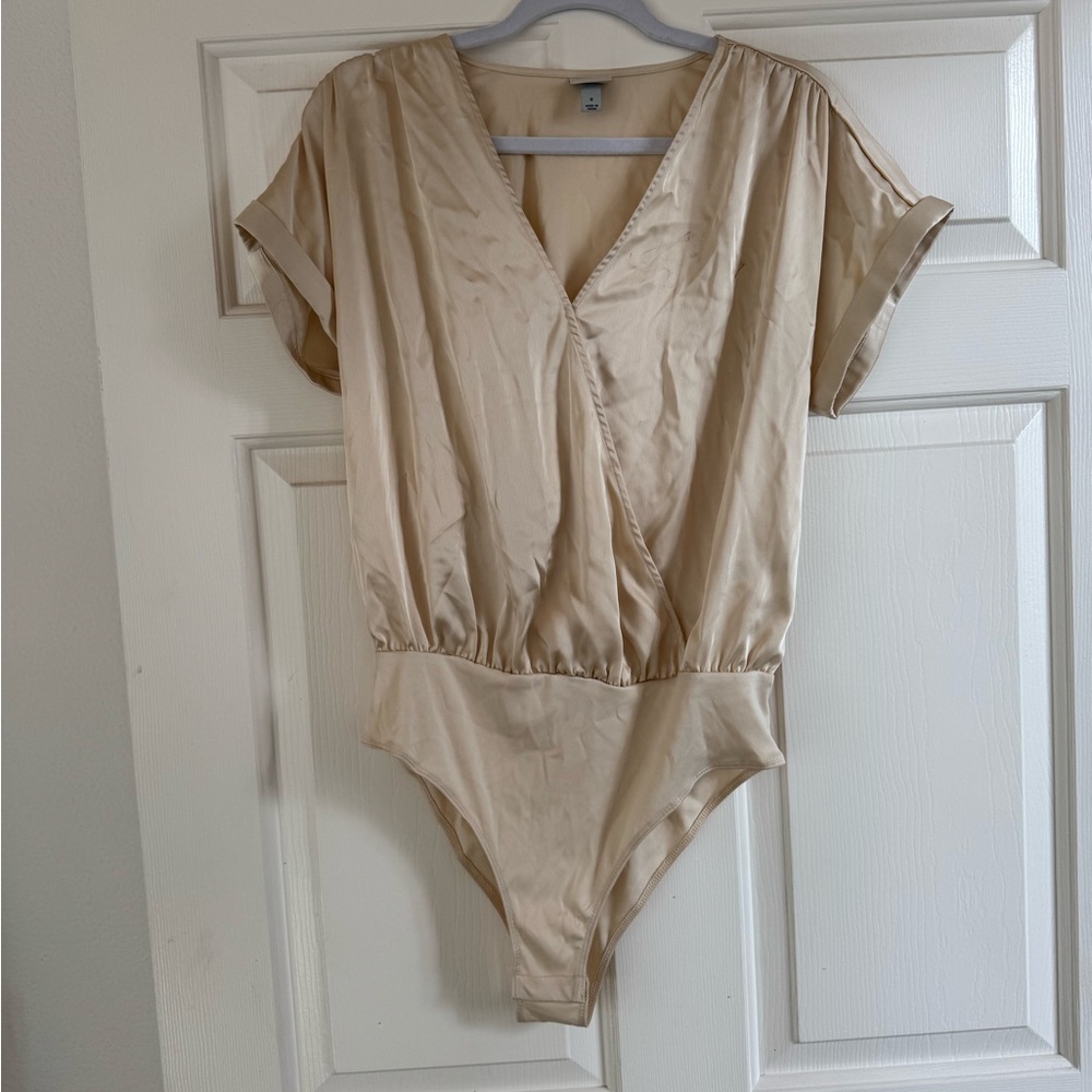 💙new day Cream V-Neck Bodysuit